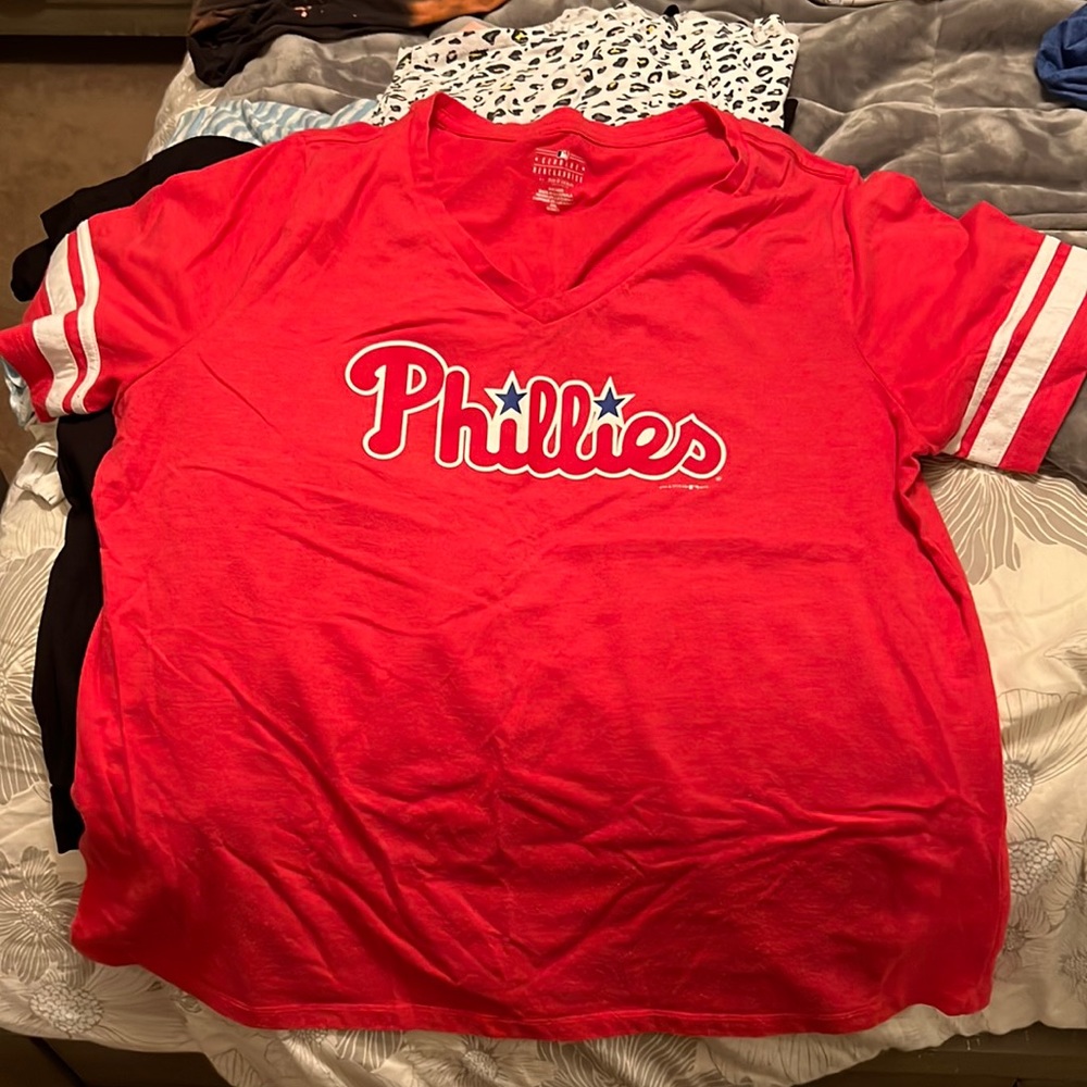 Phillies T shirt
